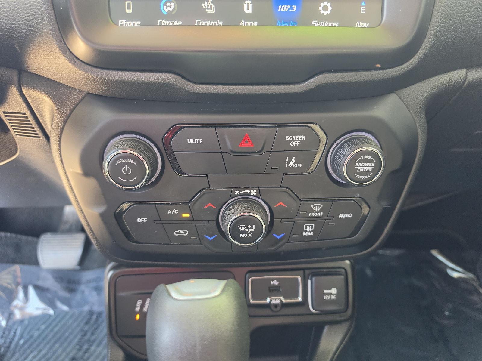 2022 Jeep Renegade Latitude - Photo 24