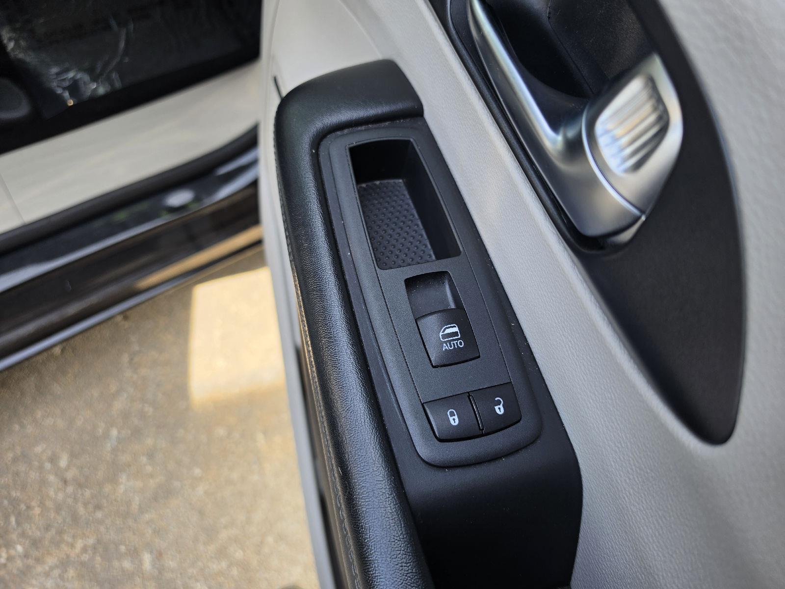 2020 Chrysler Pacifica Hybrid Limited - Photo 38