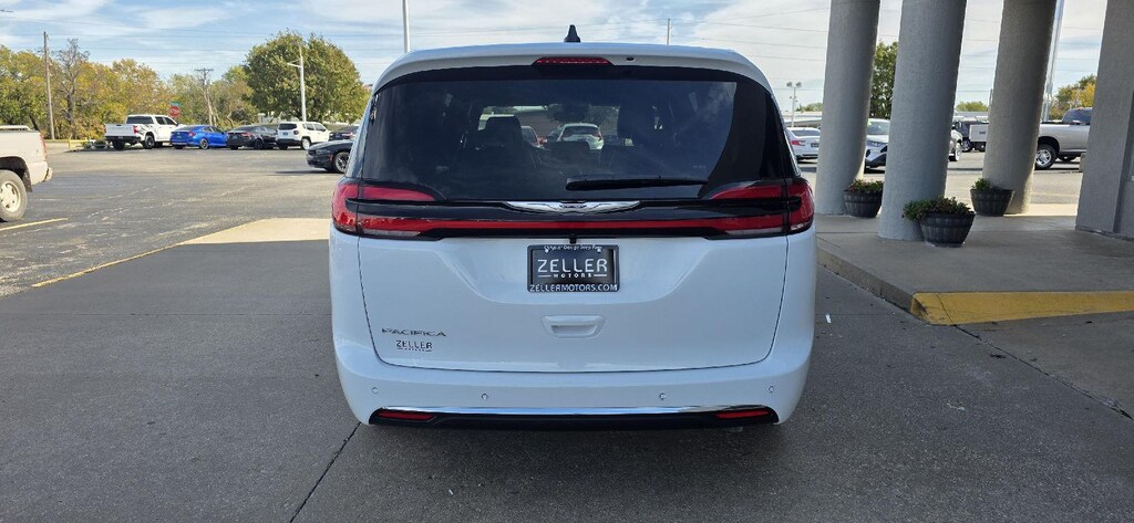 New 2026 Chrysler Pacifica Select Passenger Van