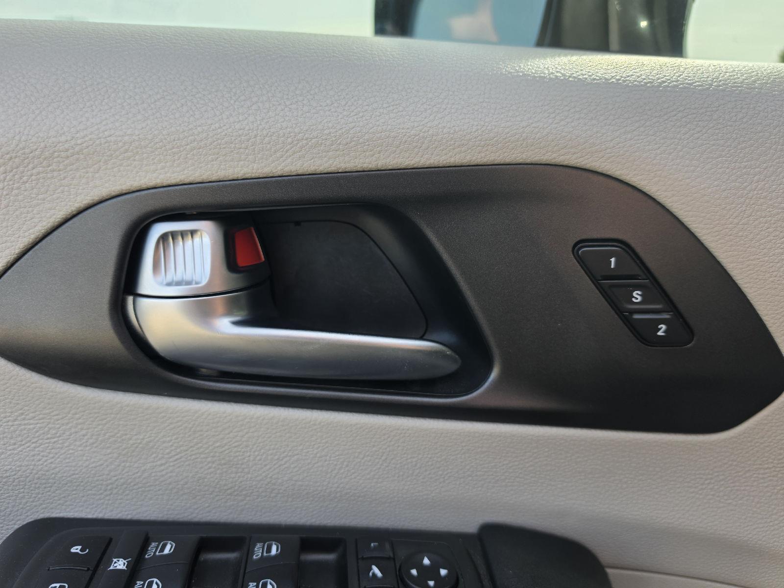 2020 Chrysler Pacifica Hybrid Limited - Photo 19