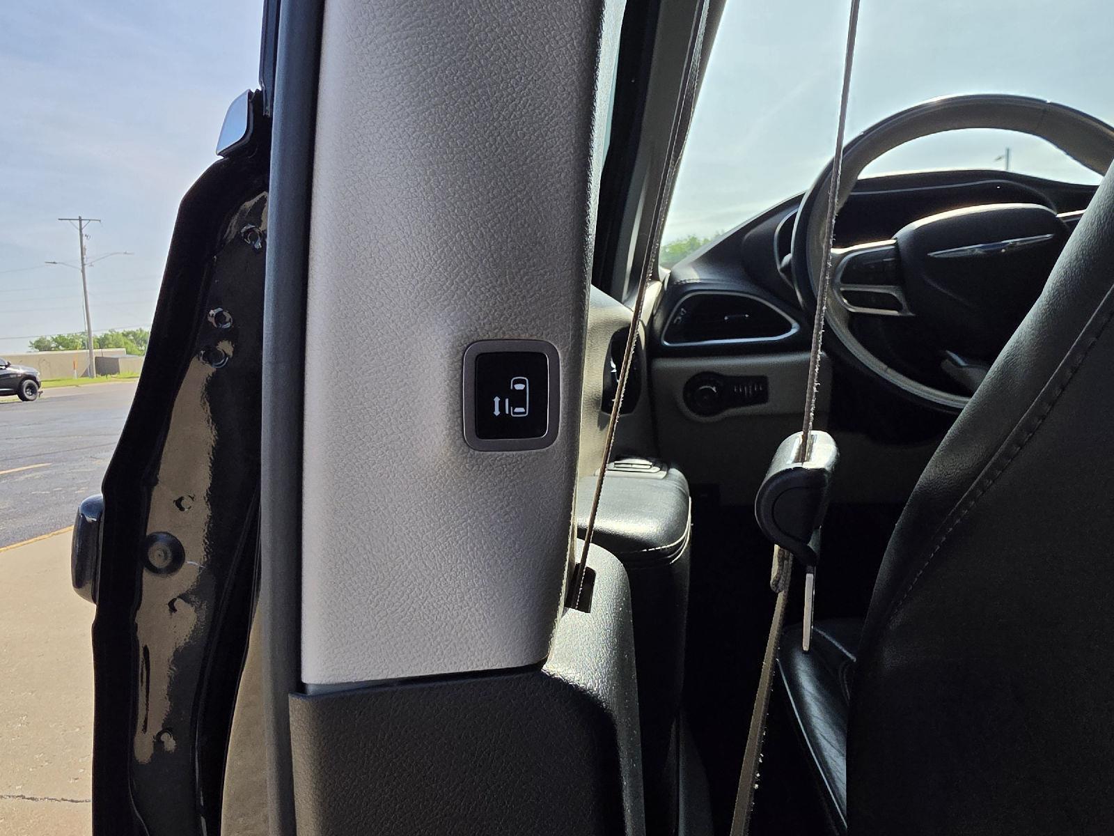 2020 Chrysler Pacifica Hybrid Limited - Photo 51