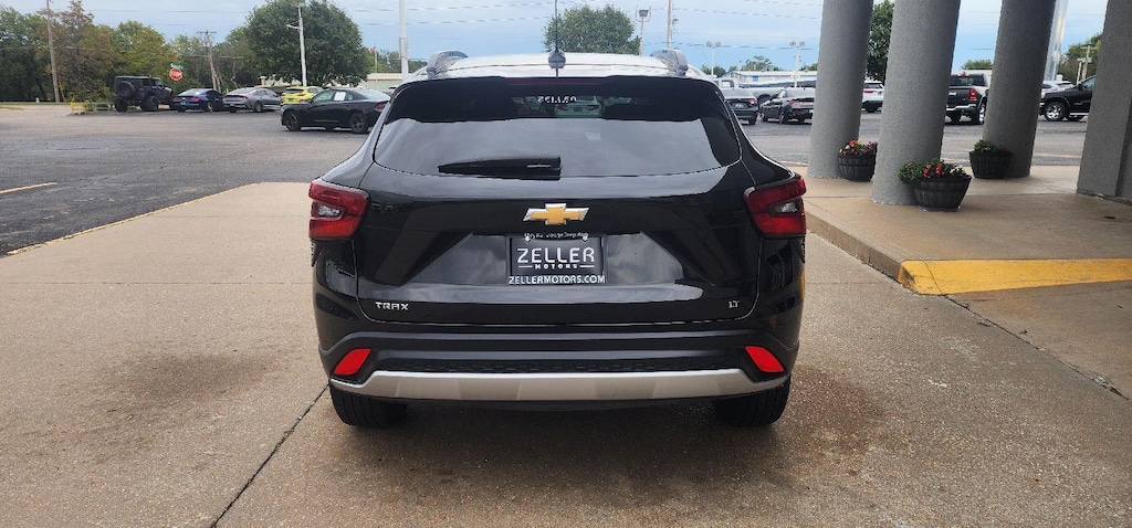 Used 2025 Chevrolet Trax LT SUV