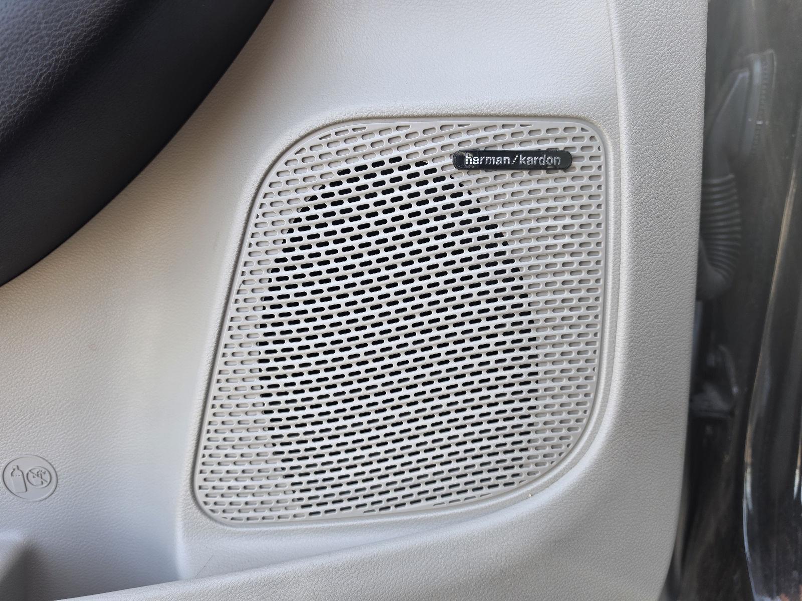 2020 Chrysler Pacifica Hybrid Limited - Photo 21