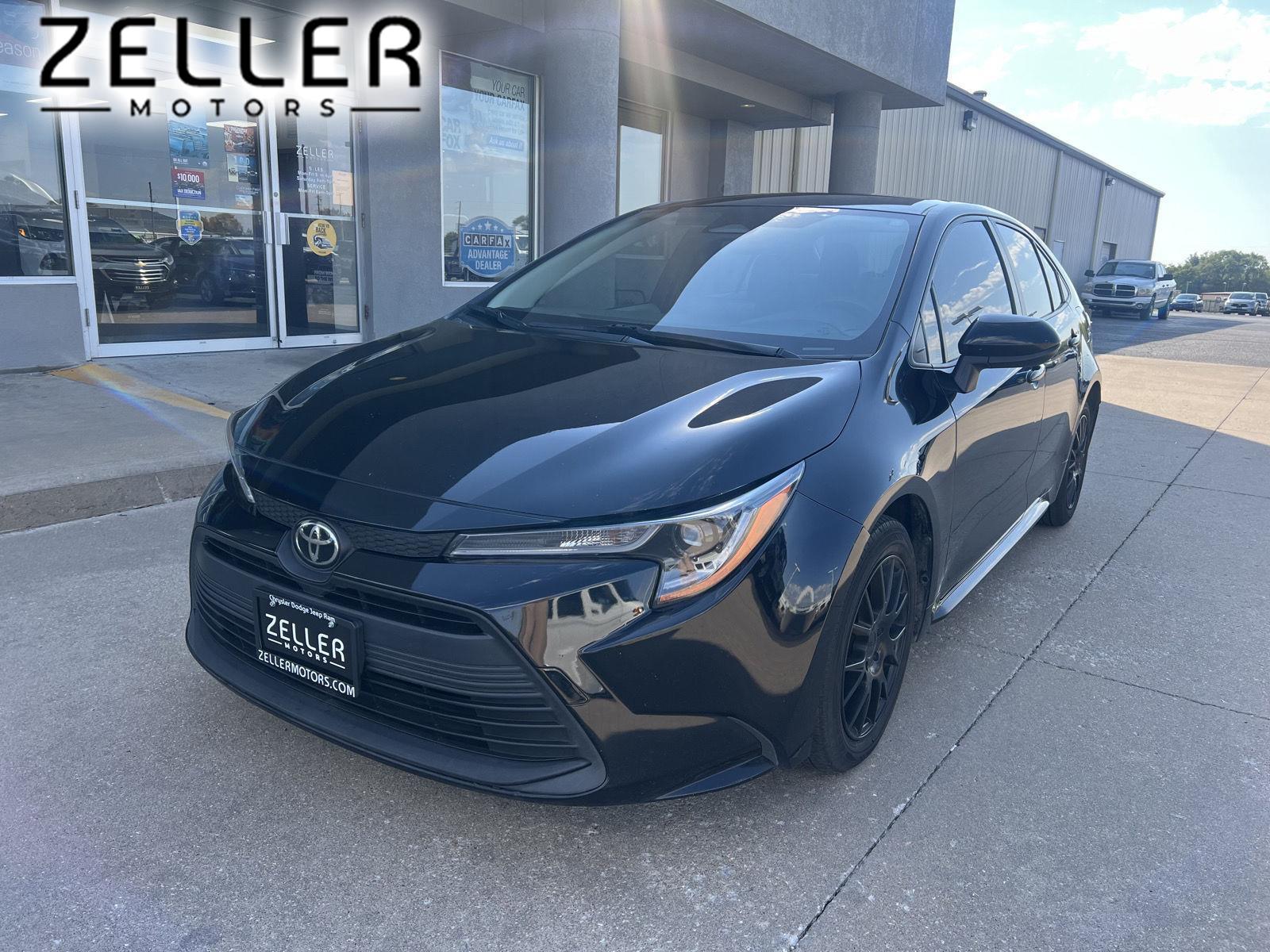 2023 Toyota Corolla LE's photo