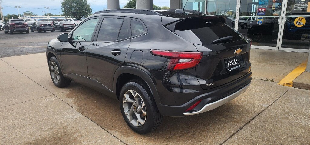 Used 2025 Chevrolet Trax LT SUV