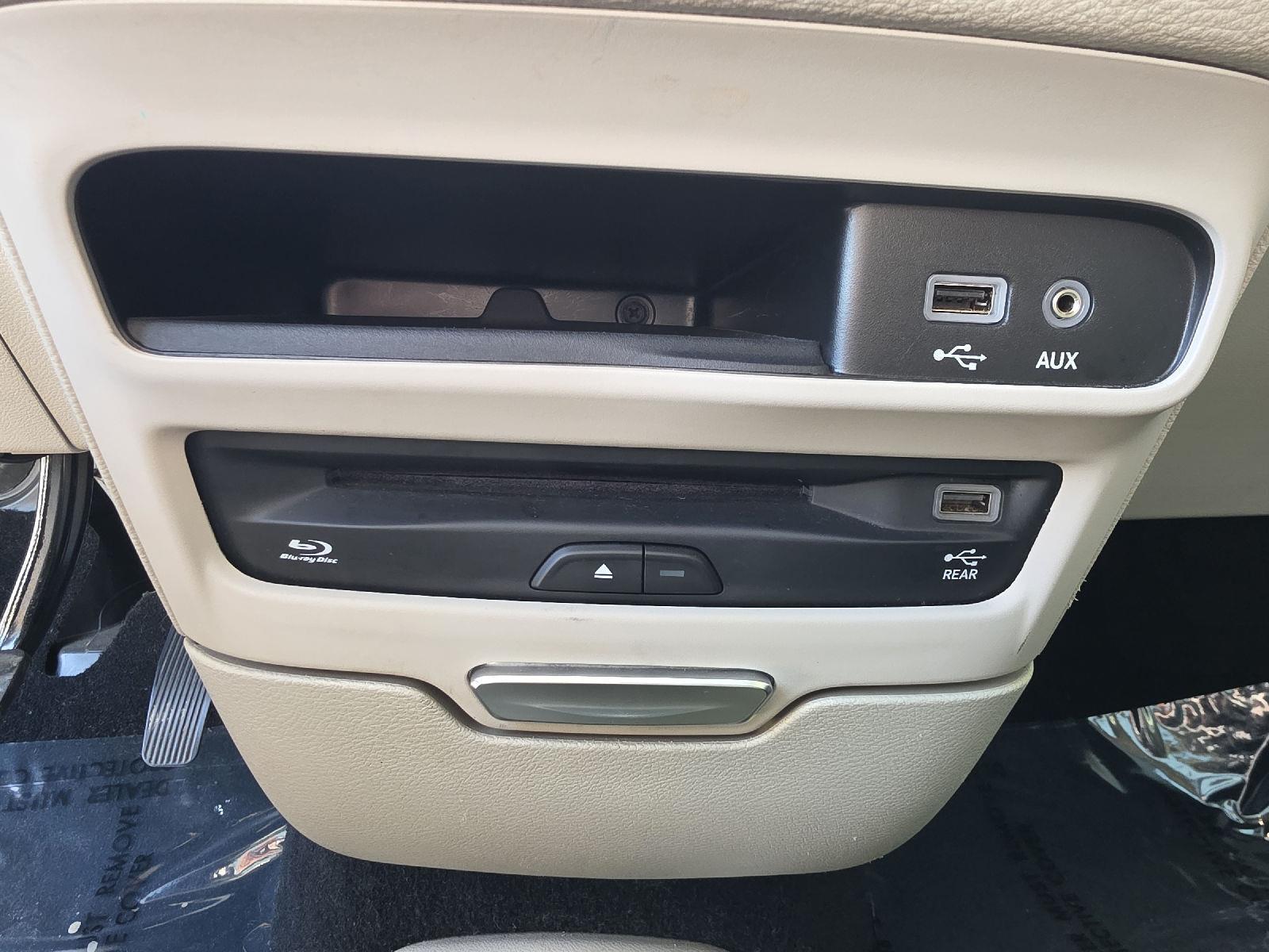 2020 Chrysler Pacifica Hybrid Limited - Photo 32