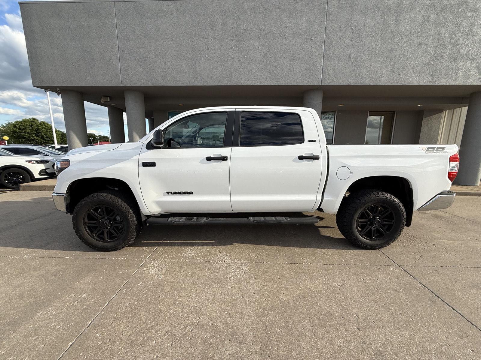 Used 2018 Toyota Tundra SR5 with VIN 5TFDW5F13JX709415 for sale in Arkansas City, KS
