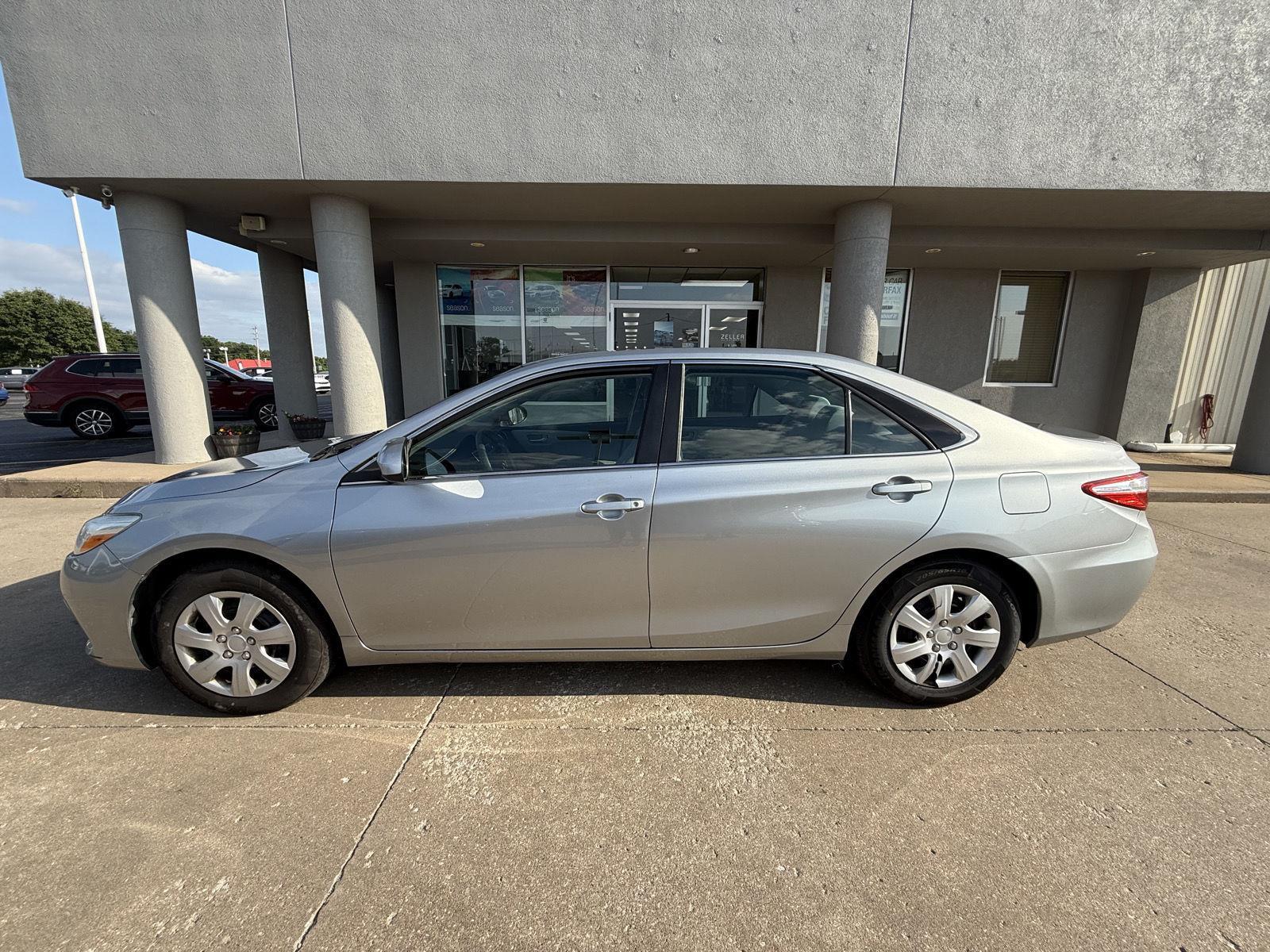 Used 2015 Toyota Camry LE with VIN 4T4BF1FK1FR489260 for sale in Arkansas City, KS