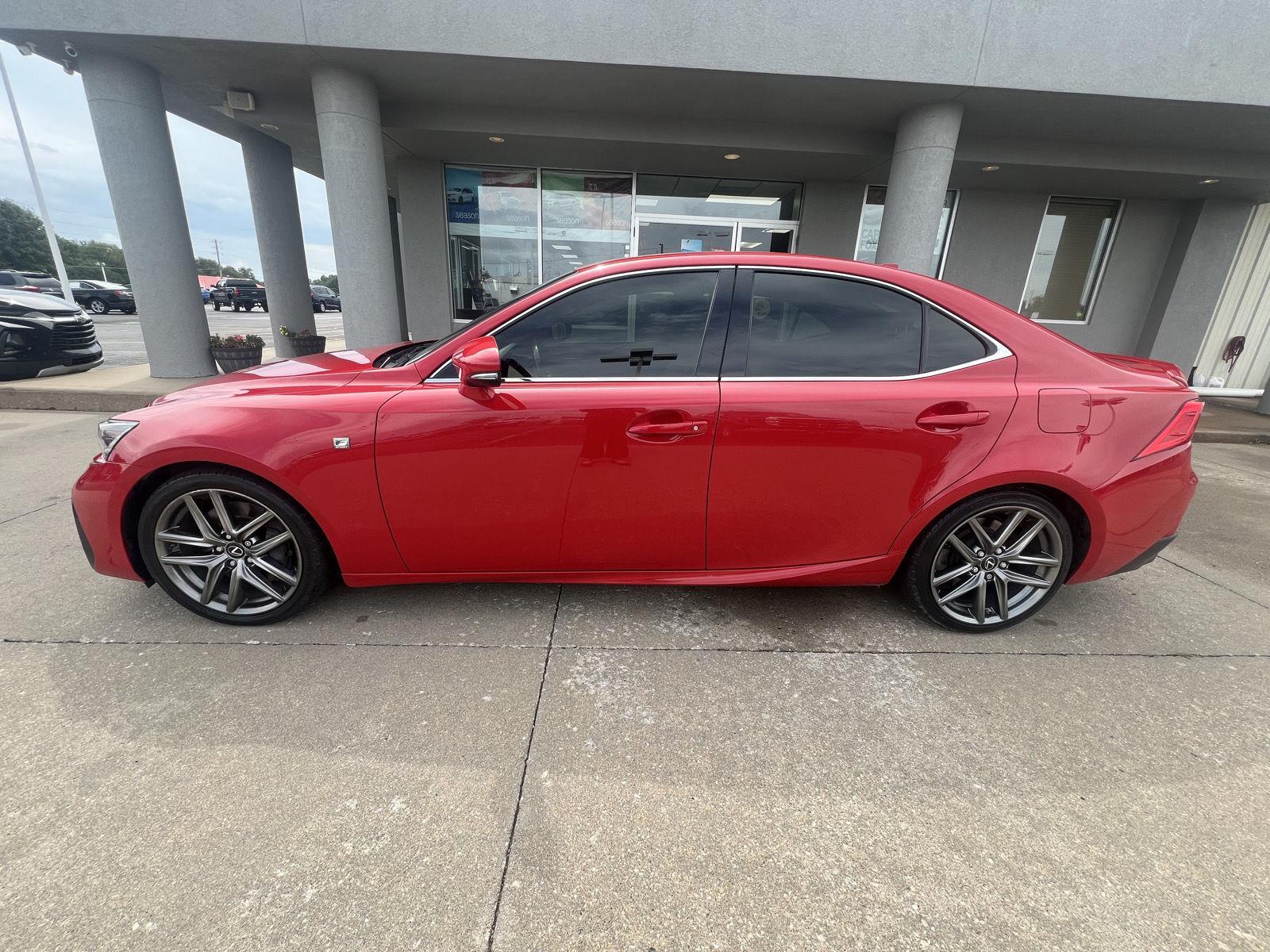 2018 Lexus IS 300 F SPORT photo 2