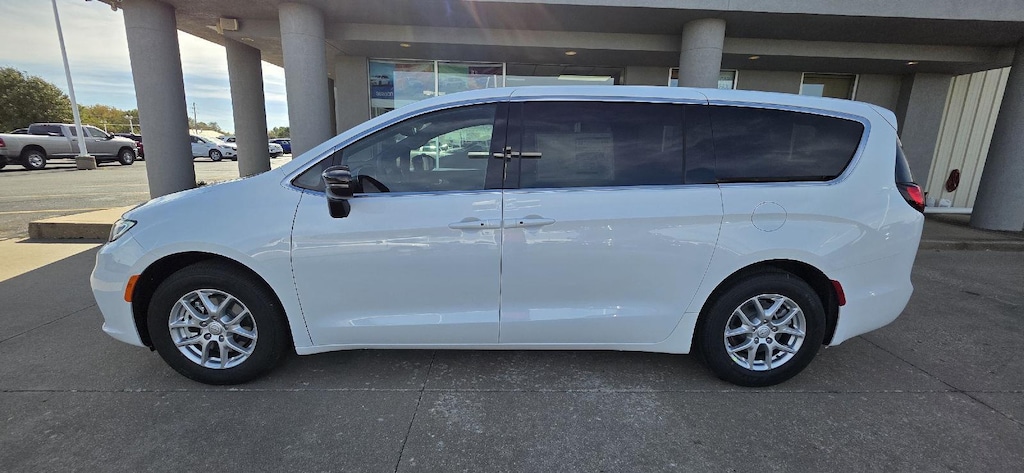 New 2026 Chrysler Pacifica Select Passenger Van
