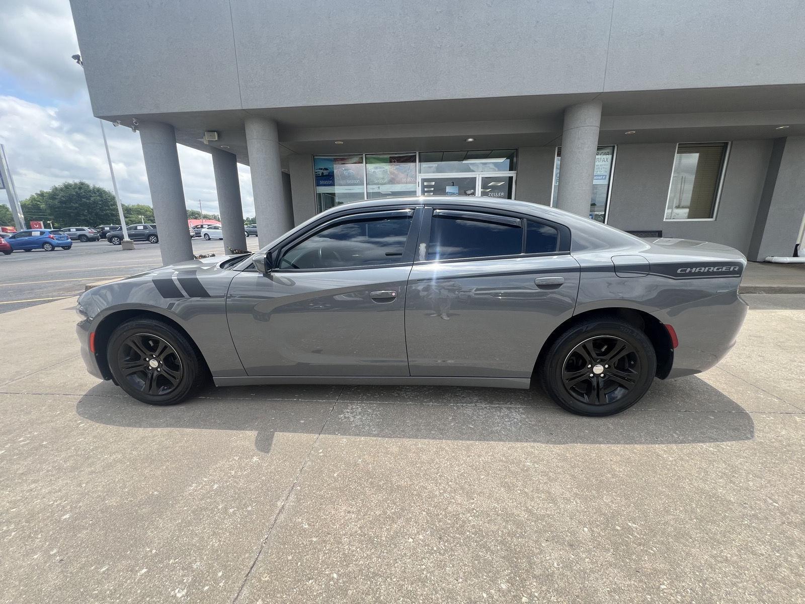 Used 2019 Dodge Charger SXT with VIN 2C3CDXBG2KH510633 for sale in Arkansas City, KS