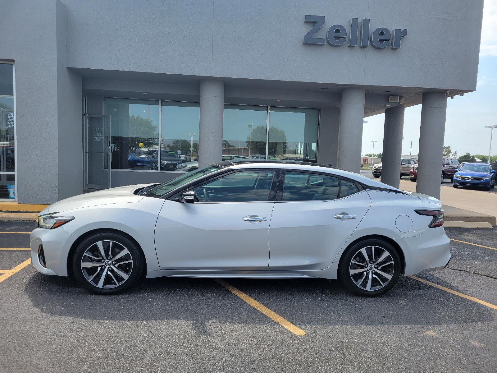 Used 2020 Nissan Maxima SL with VIN 1N4AA6DV1LC372689 for sale in Arkansas City, KS