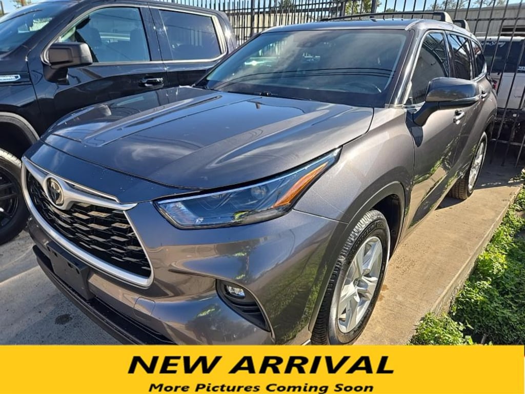 Used 2022 Toyota Highlander LE SUV