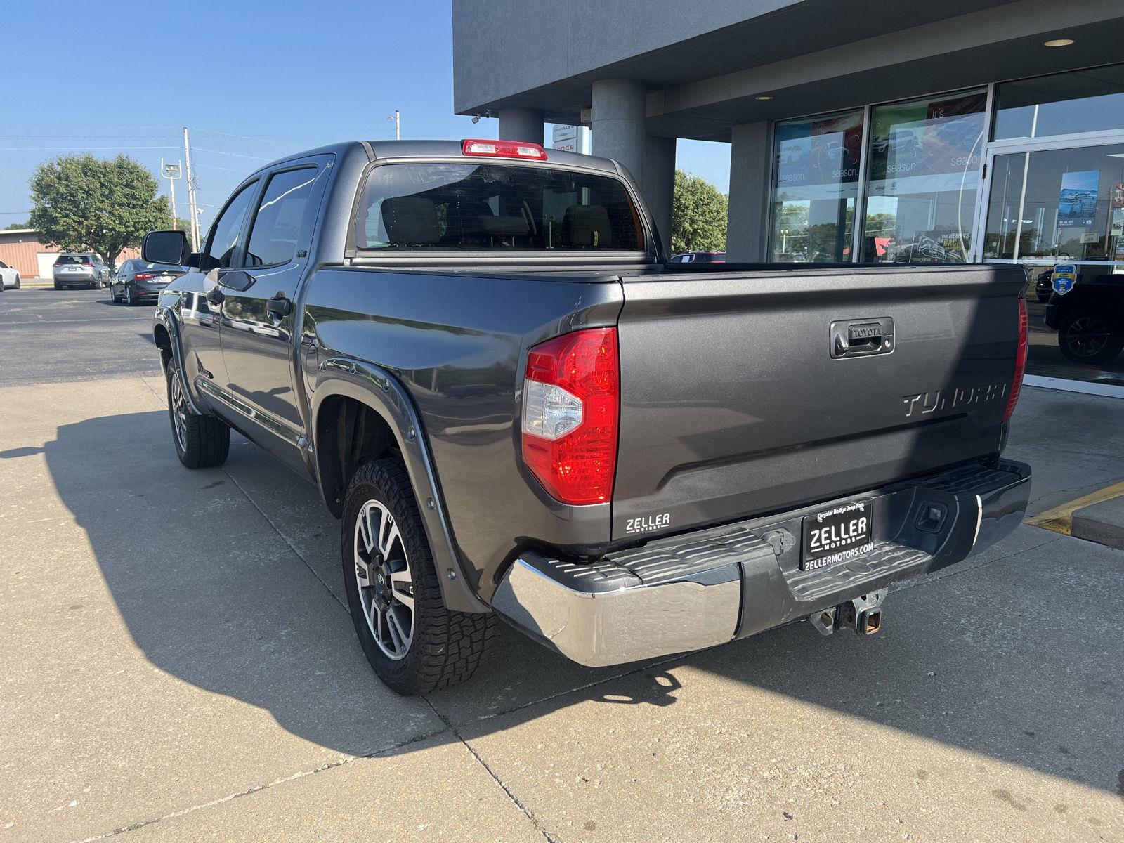 2018 Toyota Tundra SR5 CrewMax photo 3