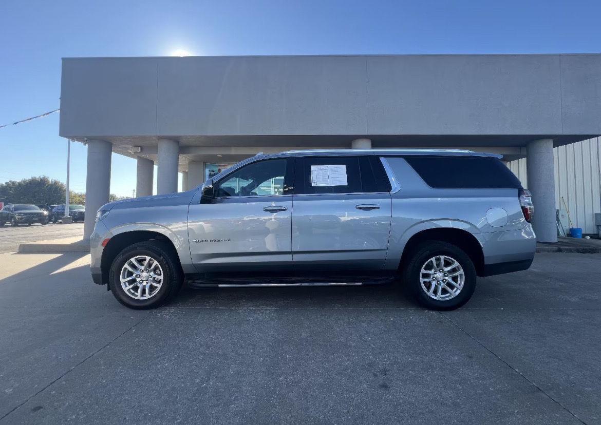 Used 2023 Chevrolet Suburban LT with VIN 1GNSKCKD7PR129614 for sale in Arkansas City, KS