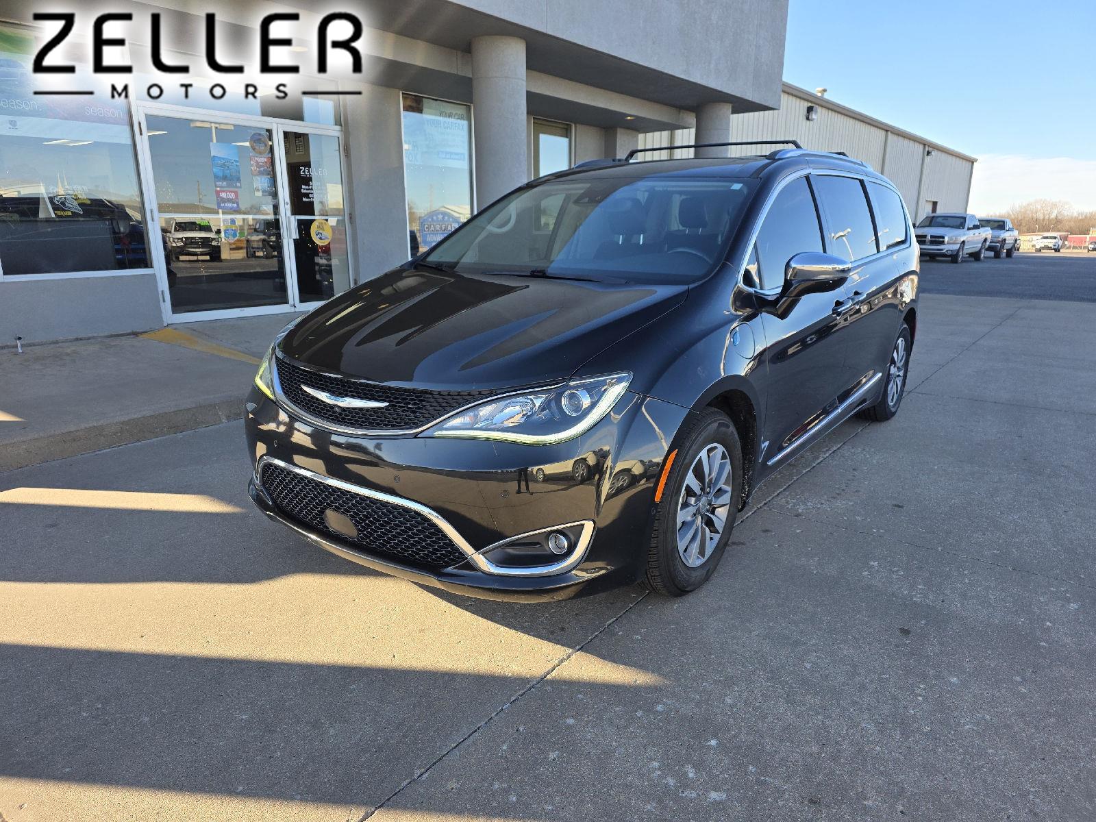 2020 Chrysler Pacifica Hybrid Limited's photo