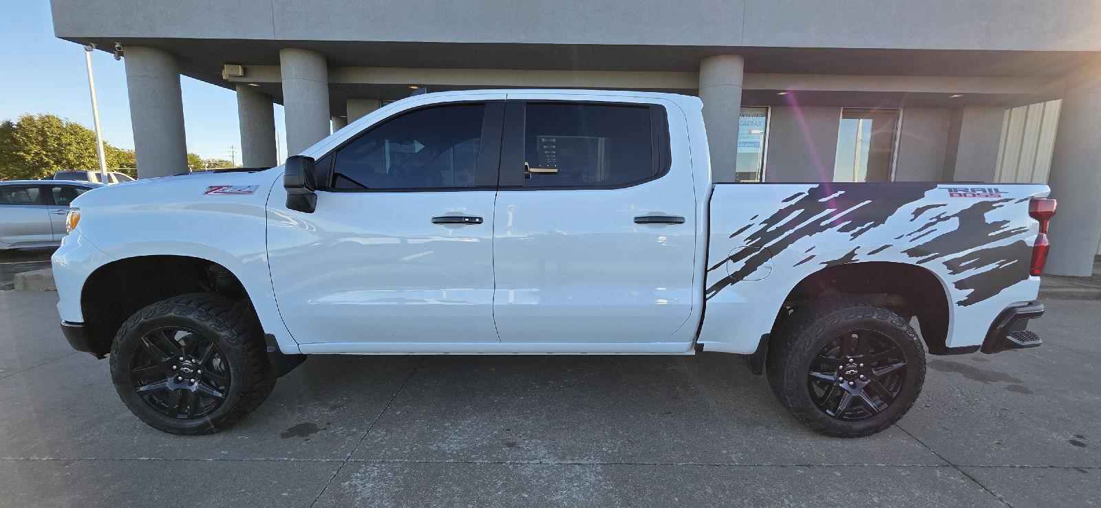 2025 Chevrolet Silverado 1500 LT Trail Boss photo 2