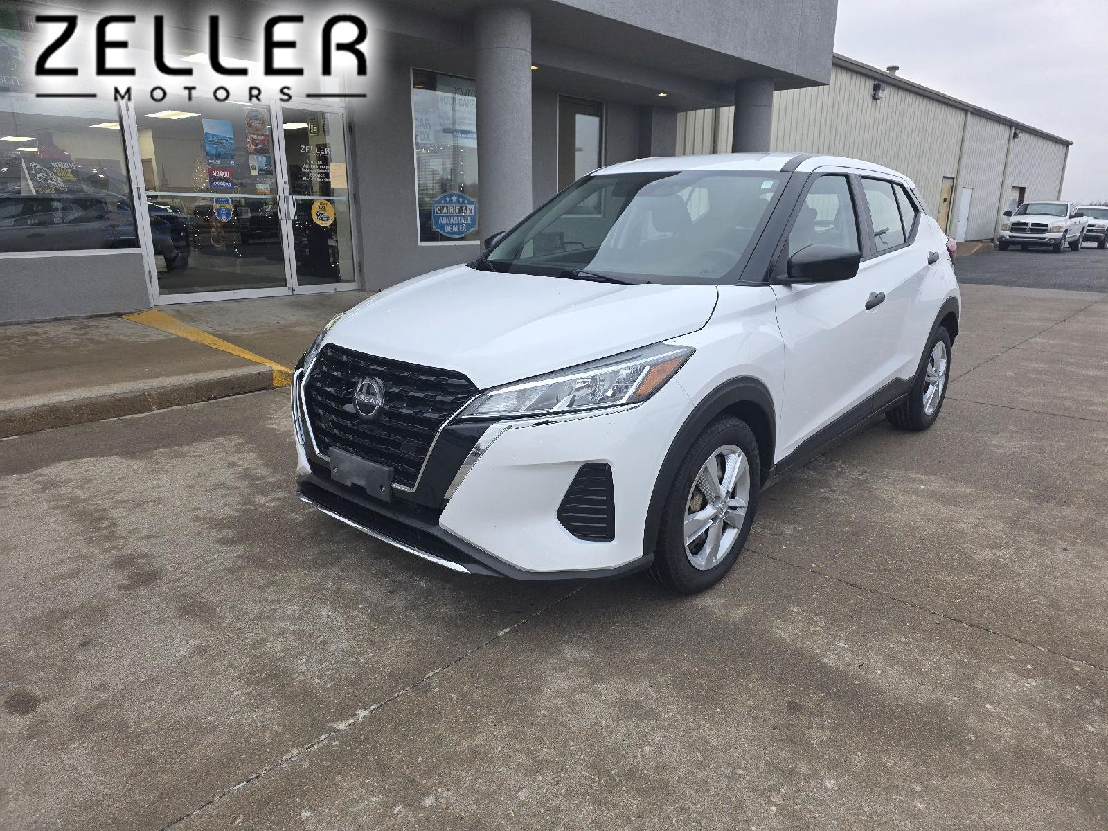 2023 Nissan Kicks S's photo