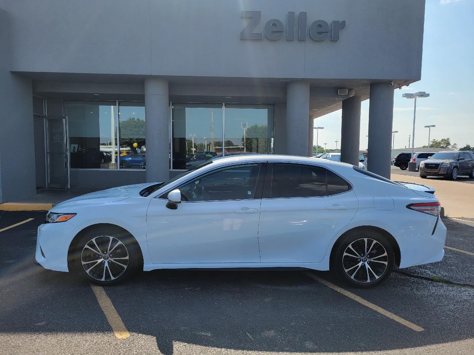 Used 2019 Toyota Camry SE with VIN 4T1B11HKXKU276159 for sale in Arkansas City, KS