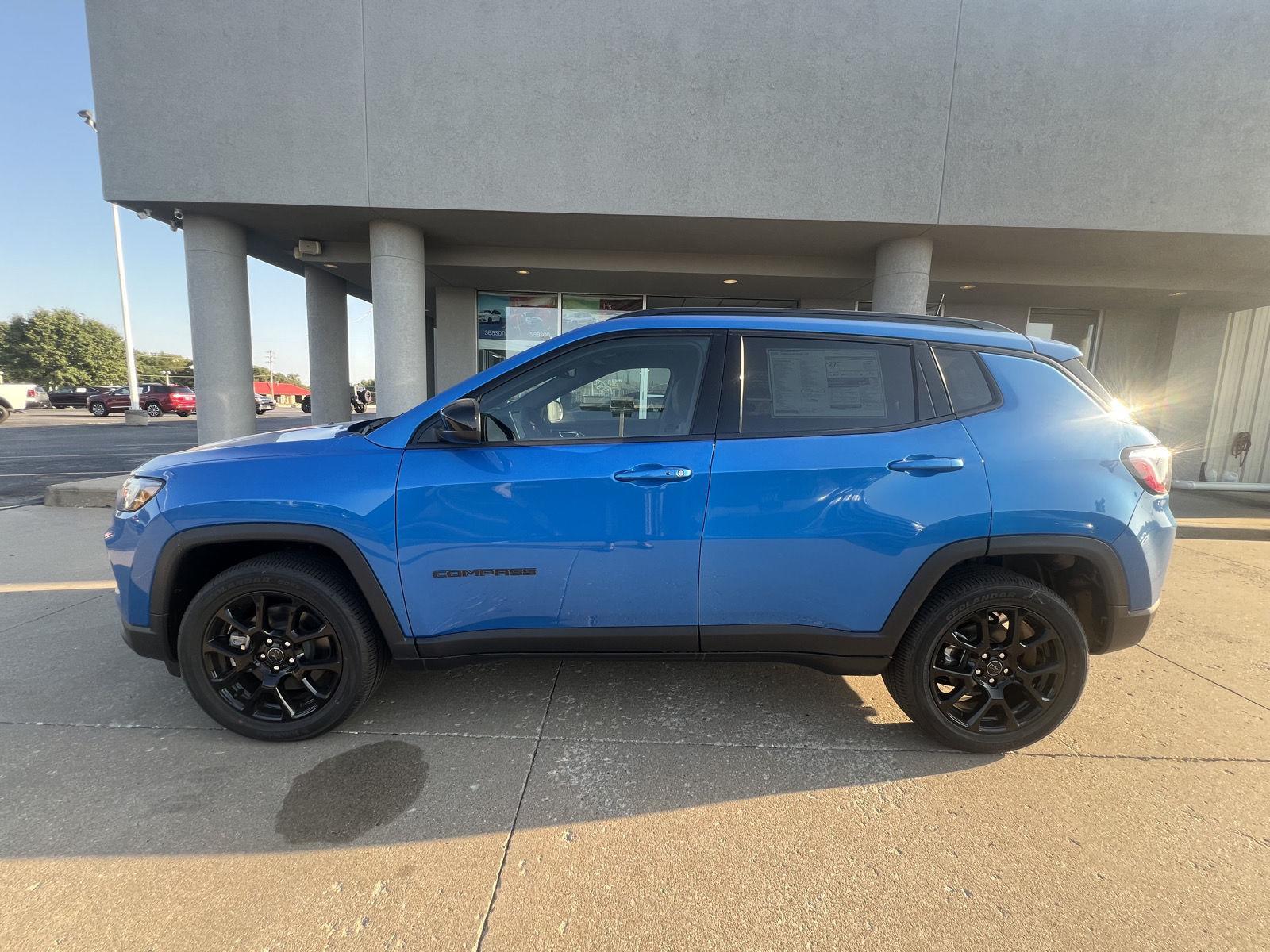 2025 Jeep Compass Latitude photo 2