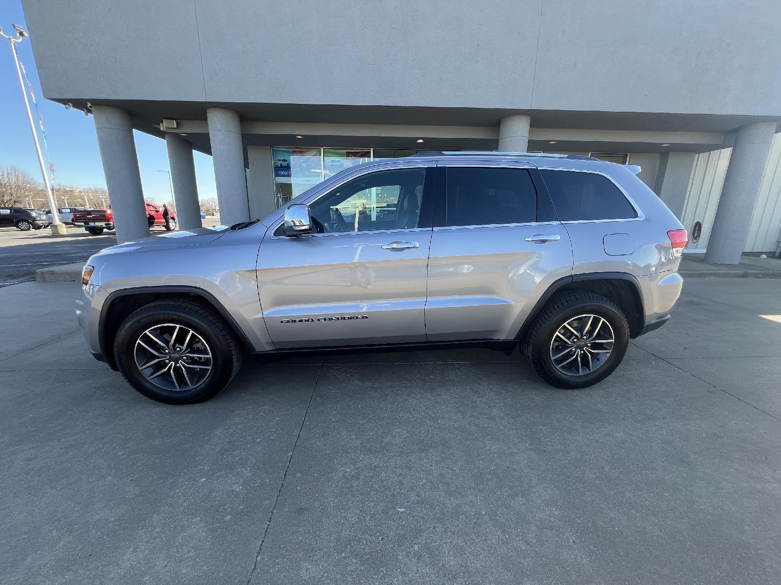 Used 2019 Jeep Grand Cherokee Limited with VIN 1C4RJEBG3KC630267 for sale in Arkansas City, KS