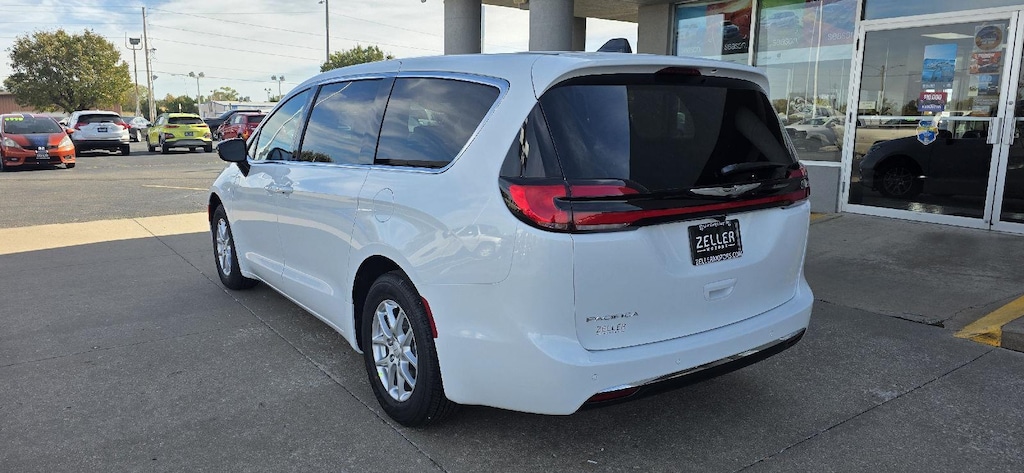 New 2026 Chrysler Pacifica Select Passenger Van