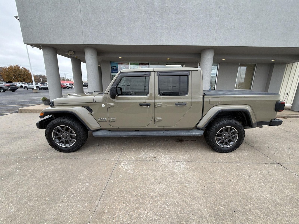 Used 2020 Jeep Gladiator Overland Truck