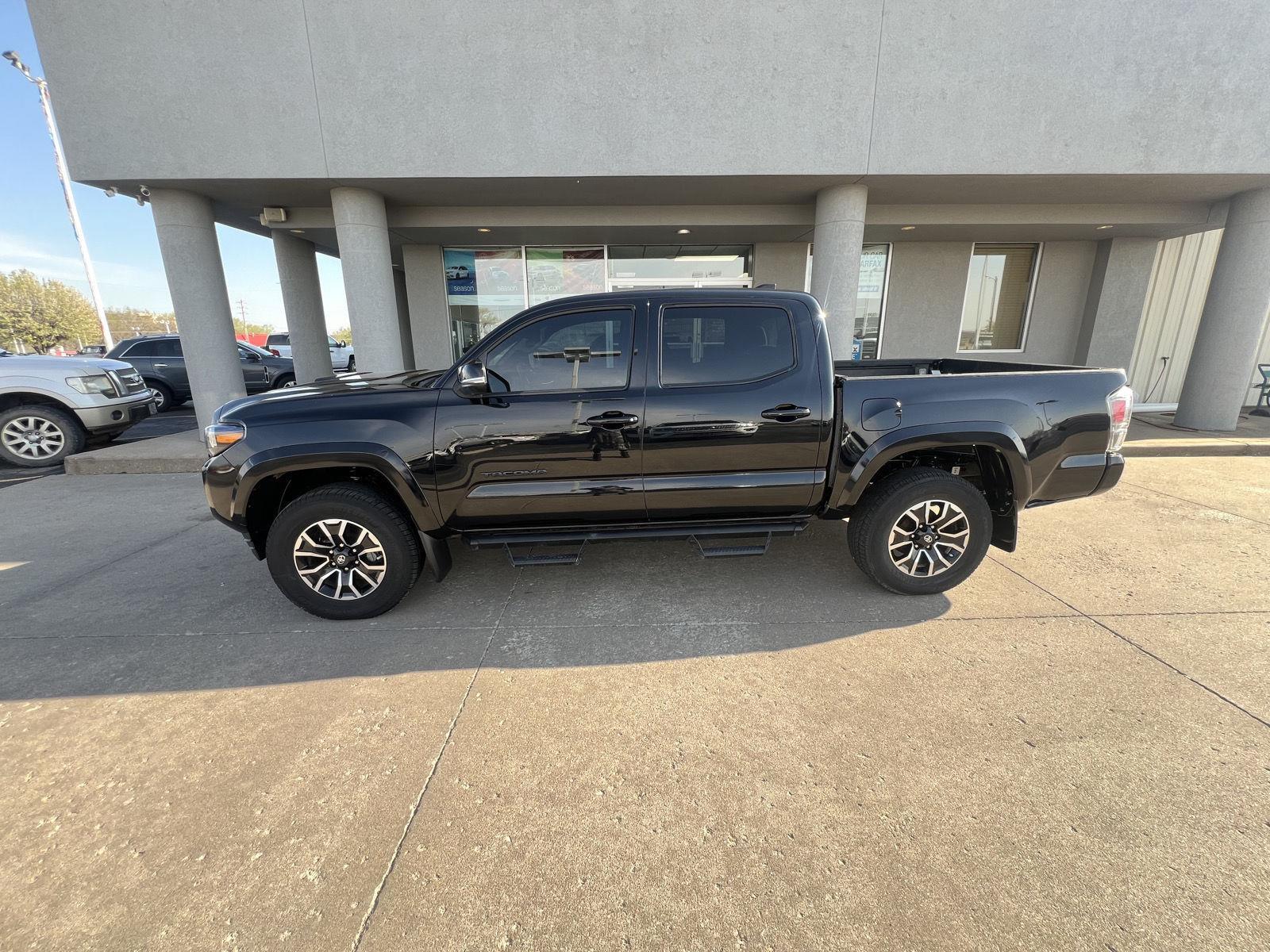 Used 2021 Toyota Tacoma TRD Sport with VIN 5TFCZ5AN3MX250033 for sale in Arkansas City, KS