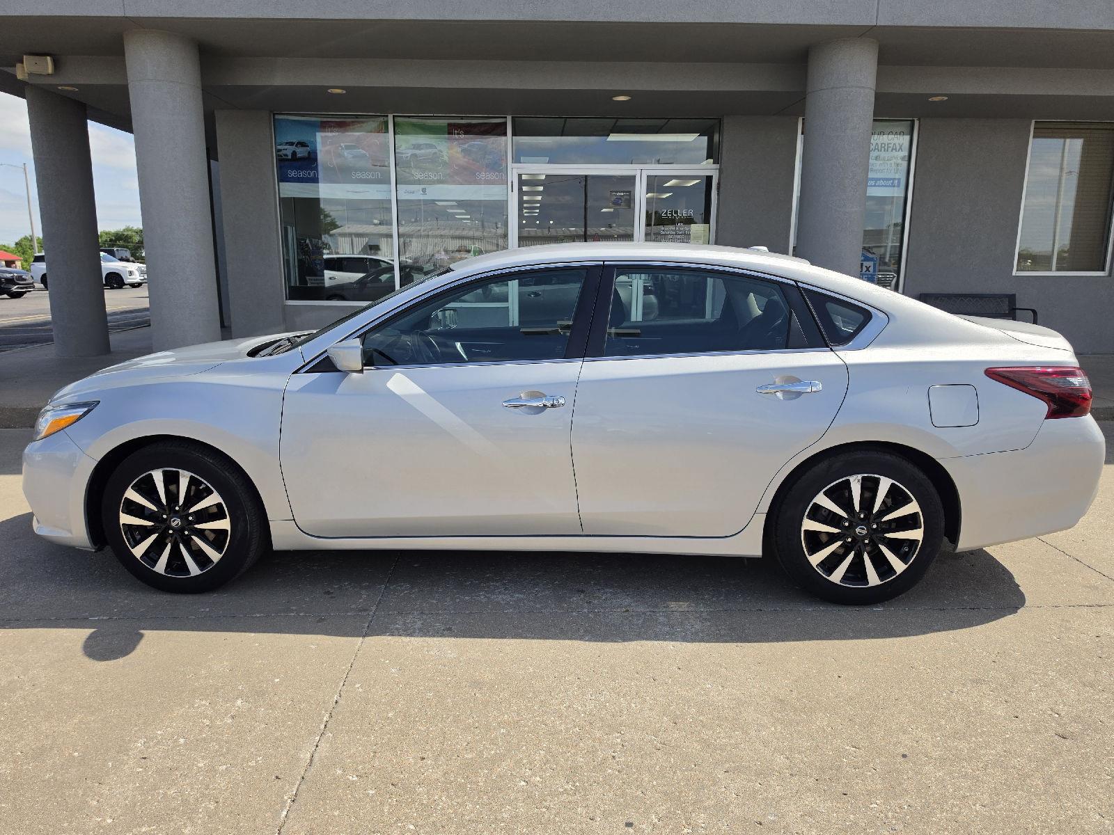 Used 2018 Nissan Altima SV with VIN 1N4AL3AP2JC201378 for sale in Arkansas City, KS
