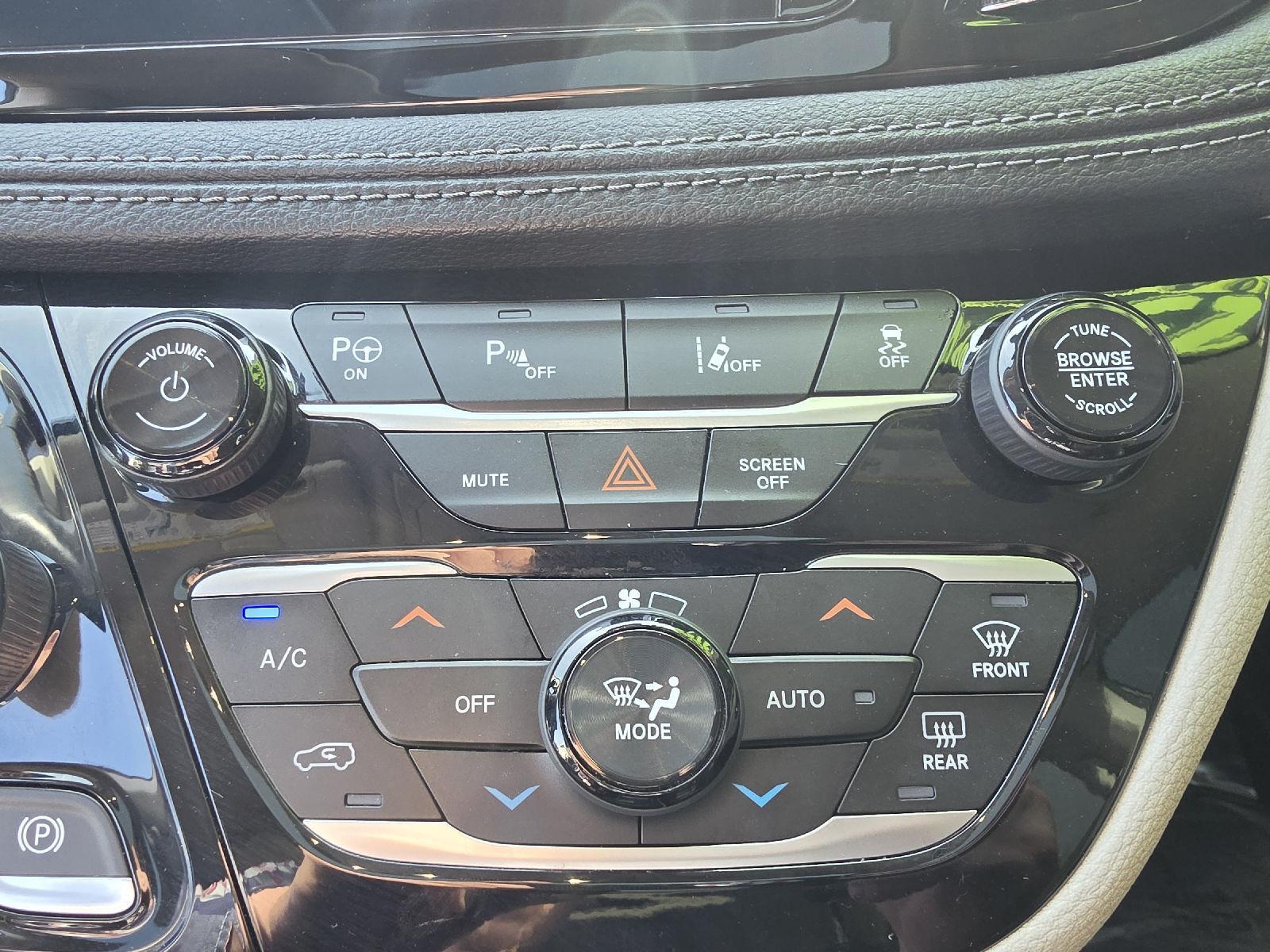 2020 Chrysler Pacifica Hybrid Limited - Photo 30