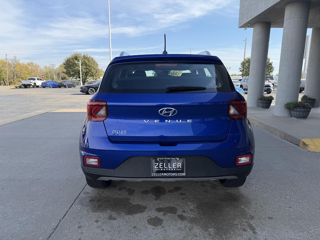 Used 2023 Hyundai Venue Limited SUV
