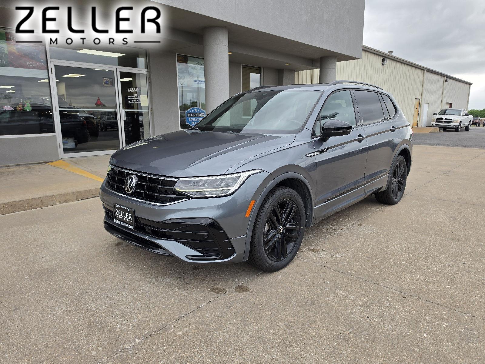 2022 Volkswagen Tiguan 2.0T SE R-Line Black's photo