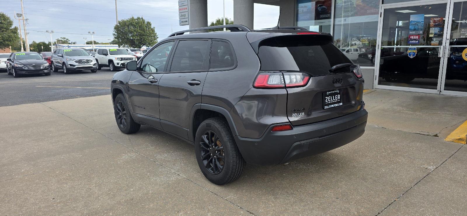 2023 Jeep Cherokee Altitude Lux photo 3