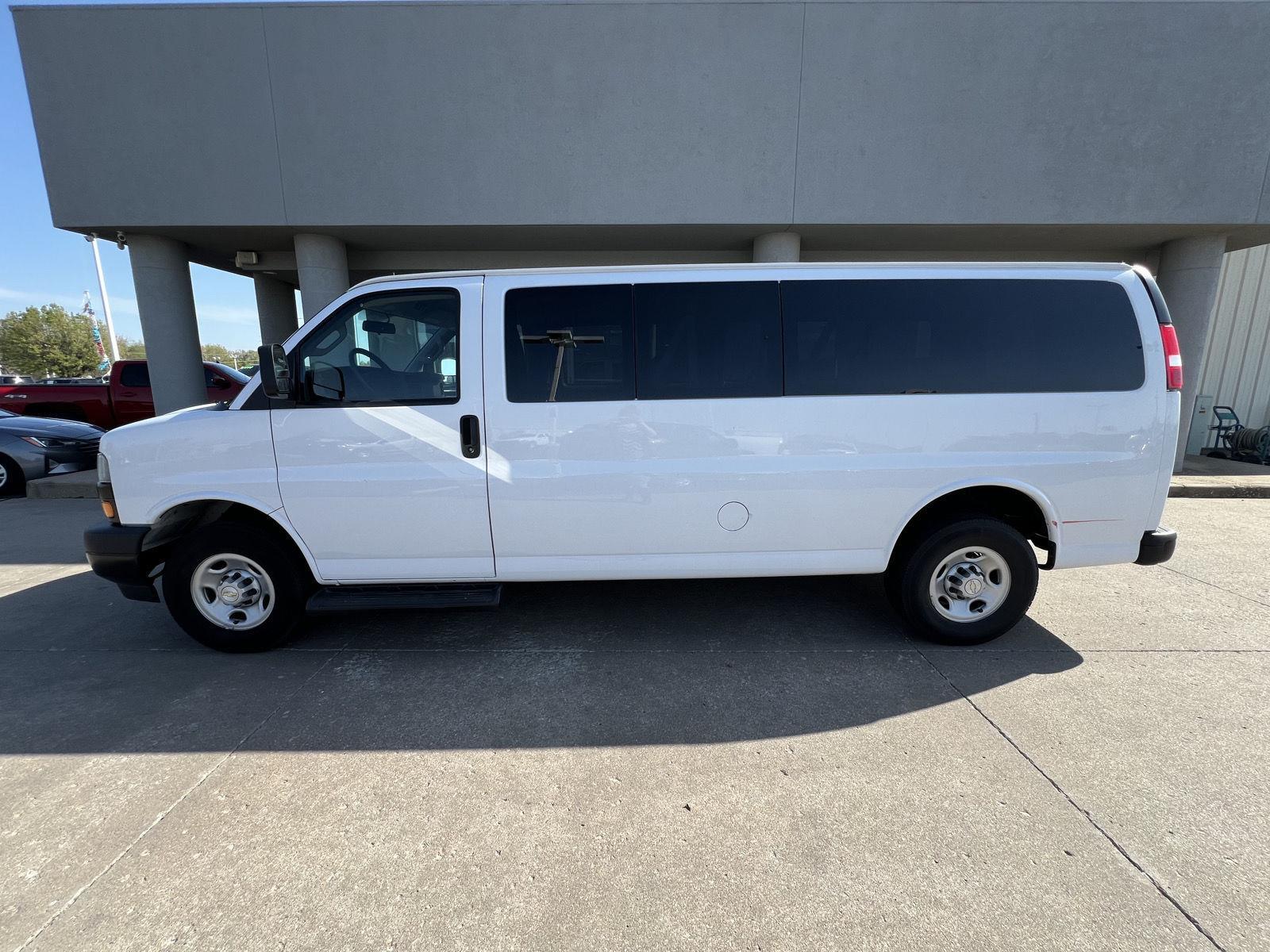 Used 2022 Chevrolet Express Passenger LS with VIN 1GAZGNFP7N1286573 for sale in Arkansas City, KS