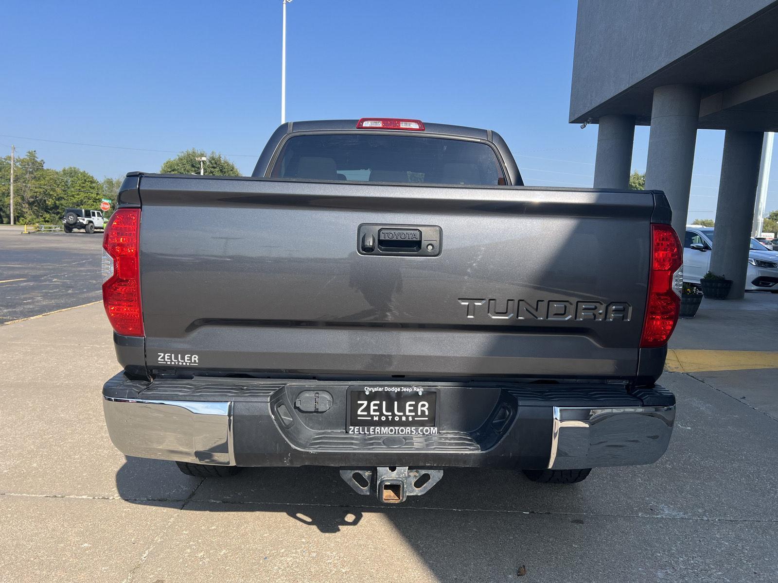 2018 Toyota Tundra SR5 CrewMax photo 4