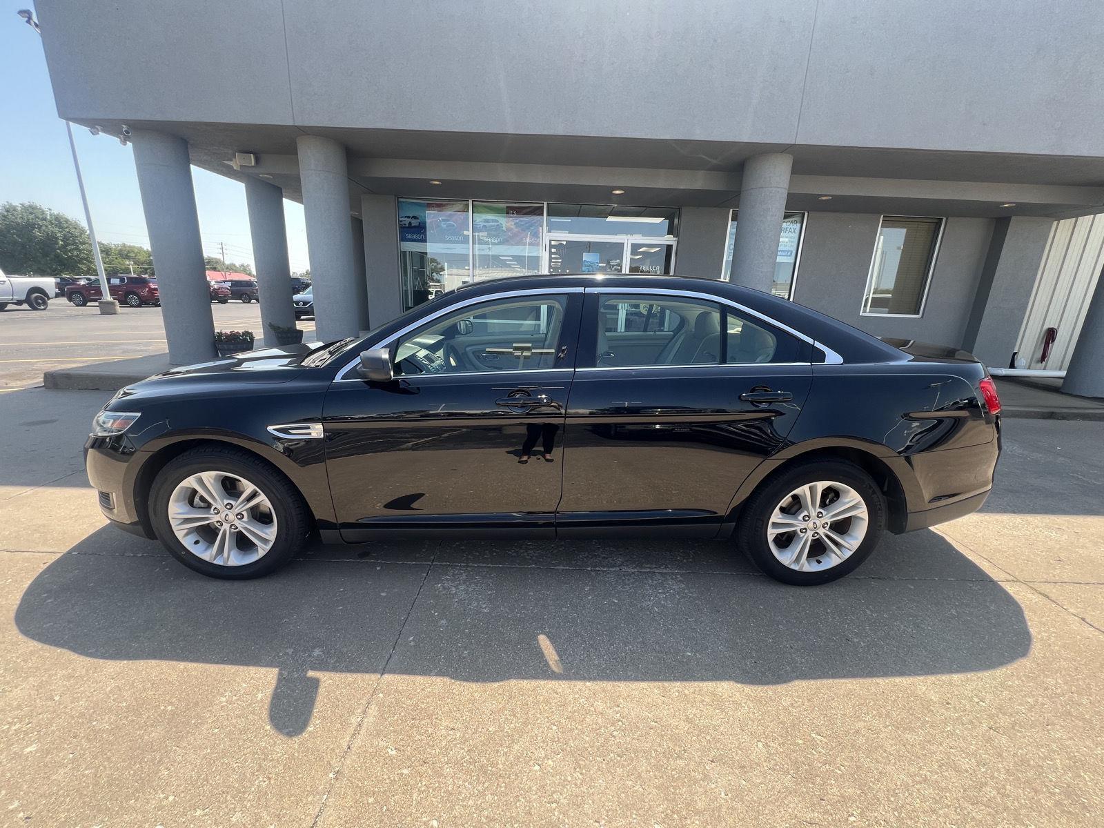 Used 2017 Ford Taurus SE with VIN 1FAHP2D81HG145146 for sale in Arkansas City, KS
