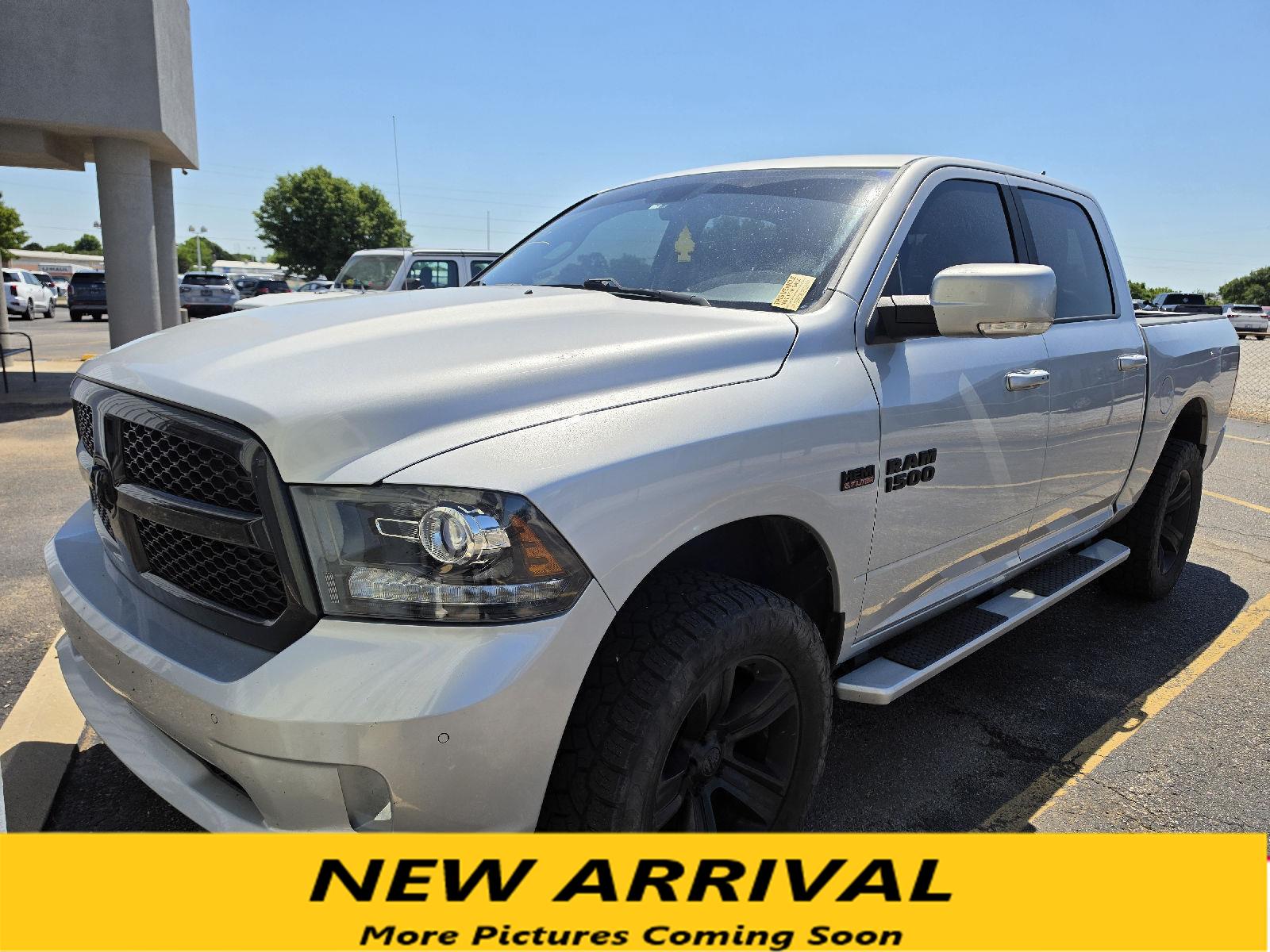 2018 RAM 1500 Night 4x4 Crew Cab 5'7's photo
