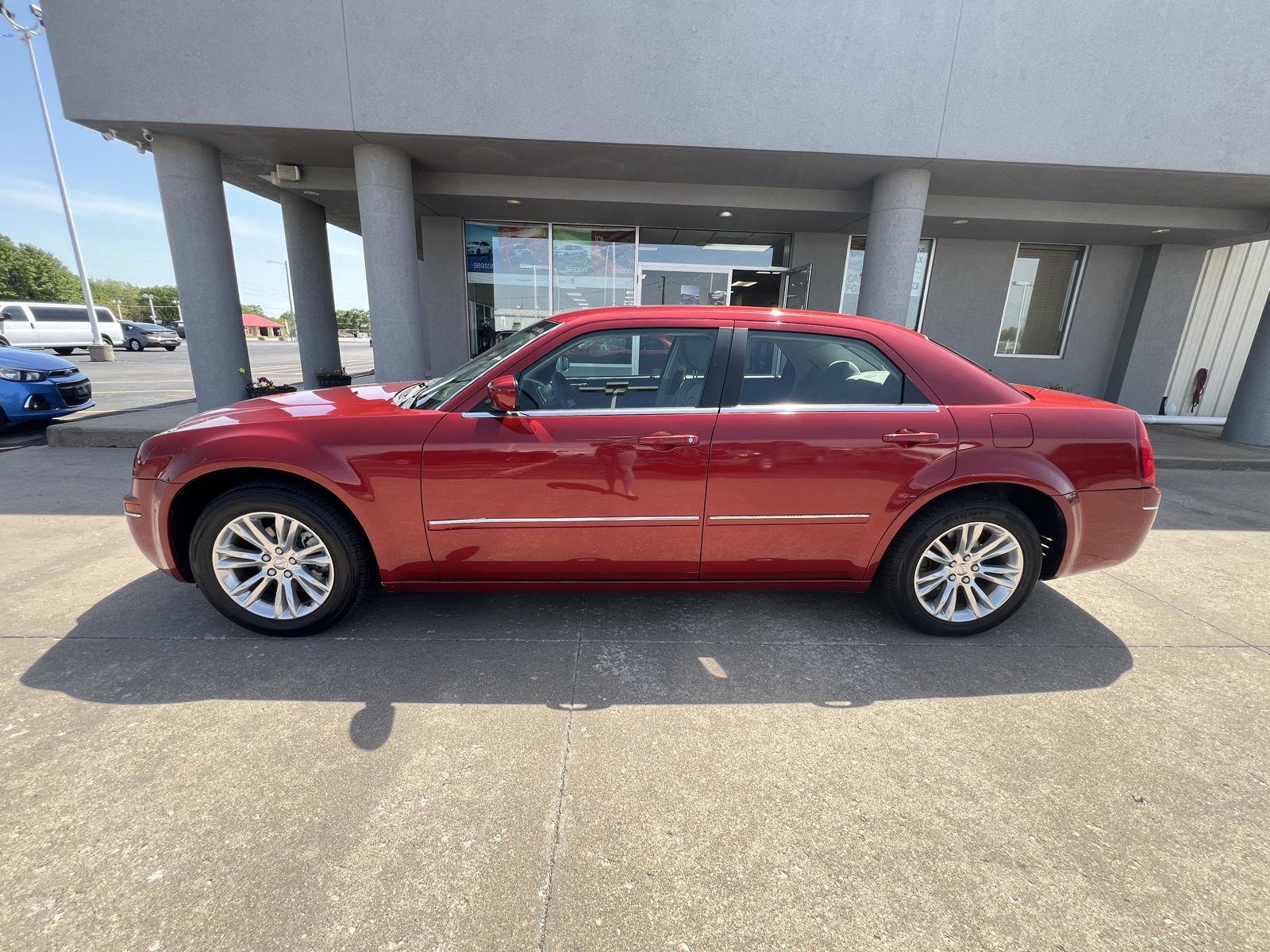 Used 2007 Chrysler 300 Limited with VIN 2C3KA53G37H825309 for sale in Arkansas City, KS