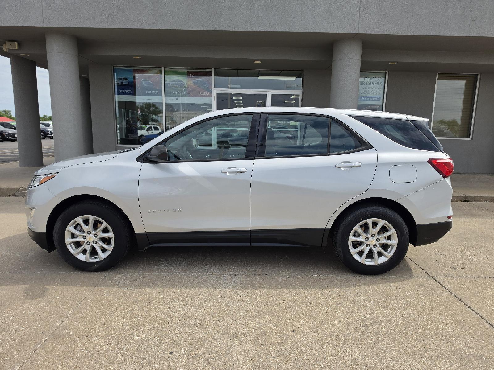 Used 2018 Chevrolet Equinox LS with VIN 2GNAXHEV6J6214025 for sale in Arkansas City, KS