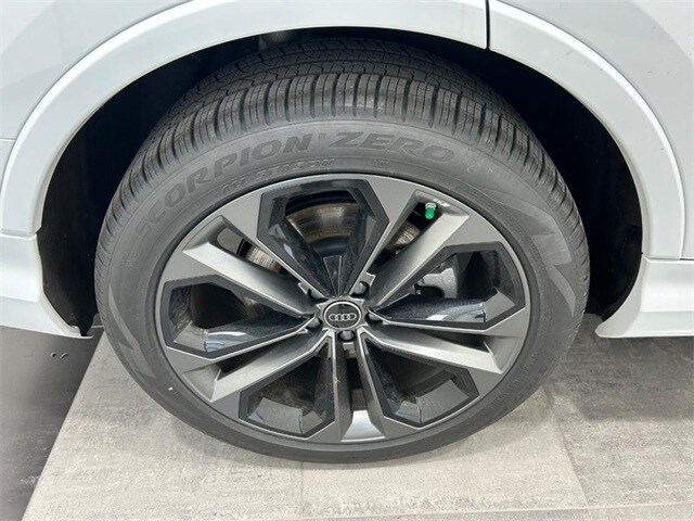2025 Audi Q7 55 Prestige photo 3