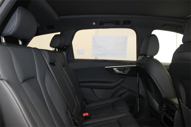2025 Audi Q7 55 Premium Plus photo 4