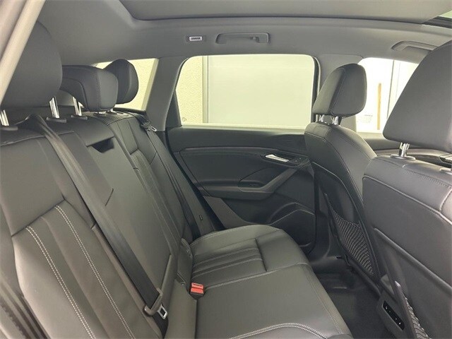 2025 Audi e-tron Premium photo 4