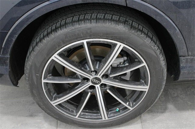 2025 Audi Q7 45 Premium Plus photo 3