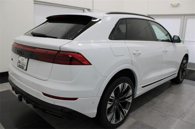 2025 Audi Q8 55 Premium Plus photo 2