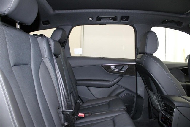 2025 Audi Q7 45 Premium Plus photo 4