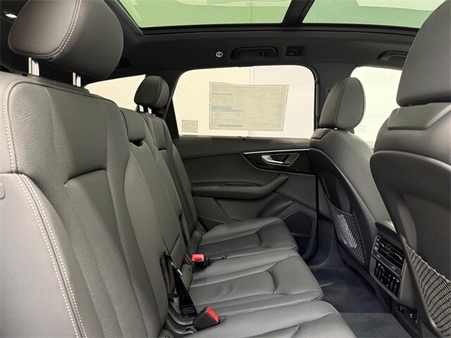 2025 Audi Q7 55 Premium Plus photo 4