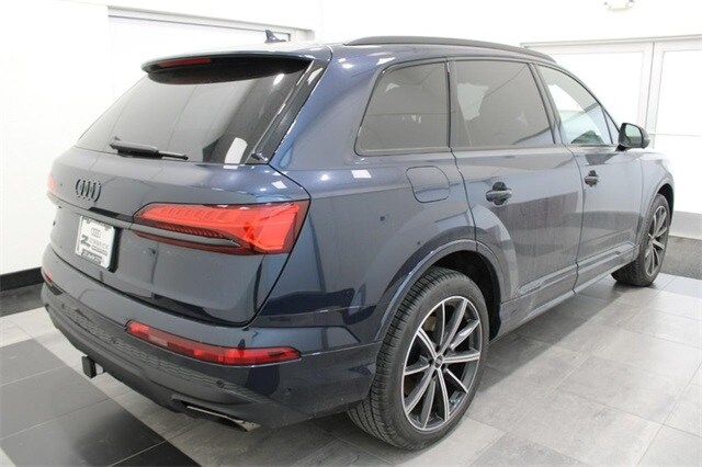 2025 Audi Q7 45 Premium Plus photo 2