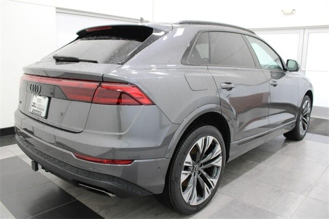 2025 Audi Q8 55 Premium Plus photo 2