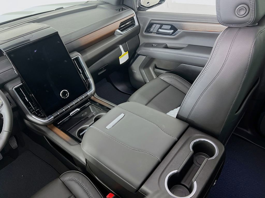 2026 GMC Yukon Denali - Photo 23