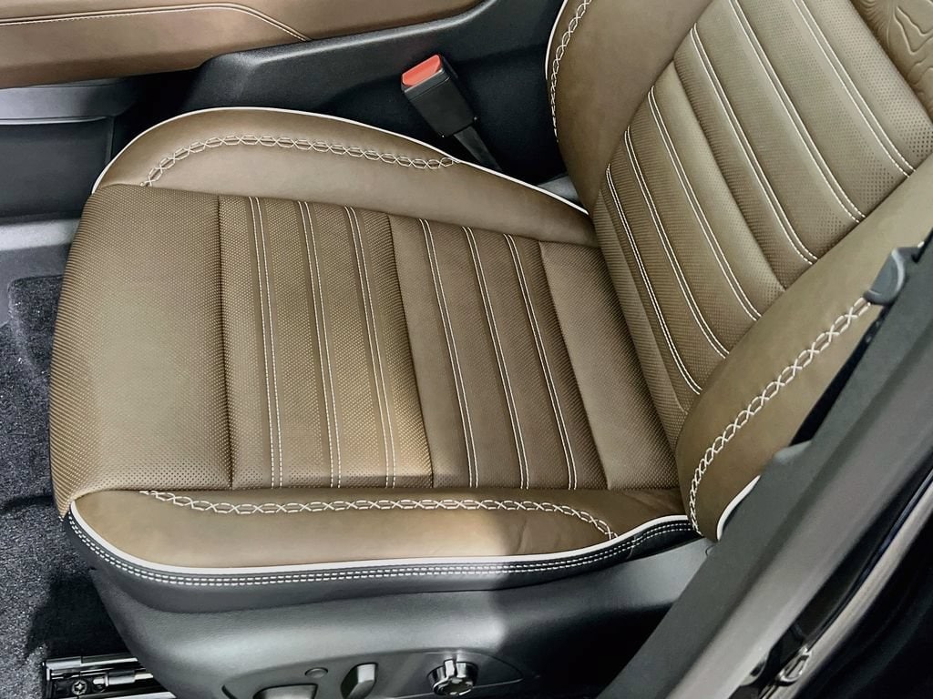 2026 GMC Acadia Denali Ultimate - Photo 17